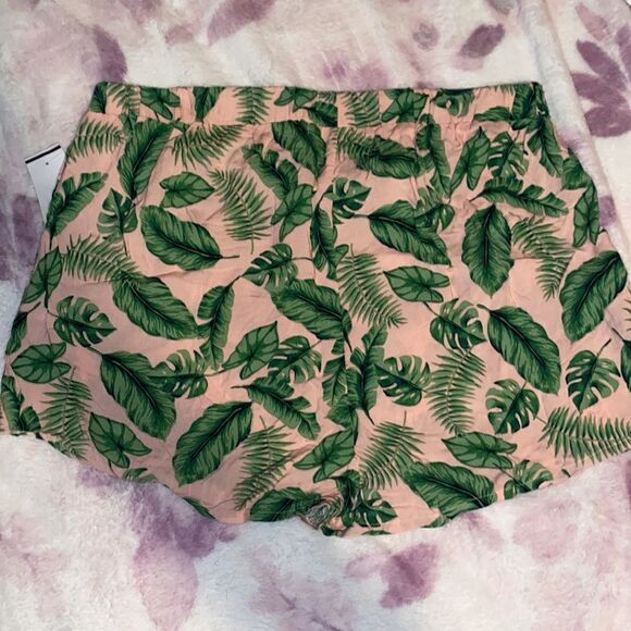 Palm Printed Shorts - Picture 5 of 8